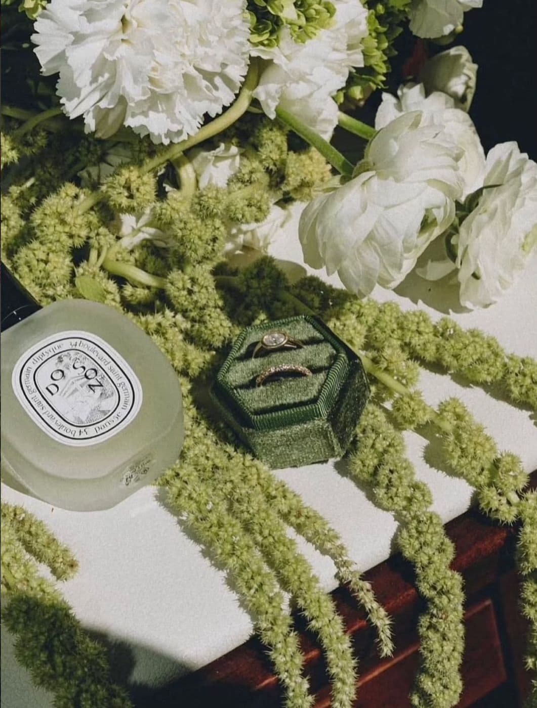 White blooms and trailing green amaranthus on a table